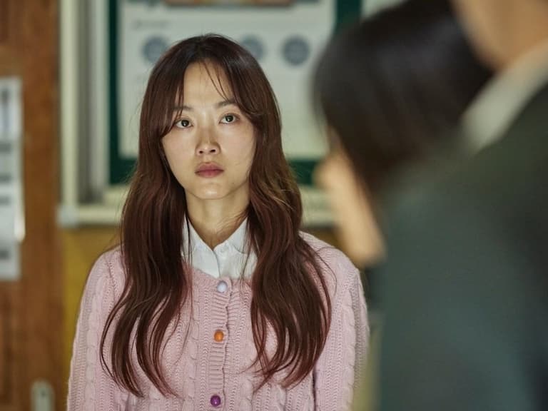 《殭屍校園》勢利惡女娜妍「李瑜美」下戲反差超大,私服穿搭曝光:清純模樣讓人秒戀愛!