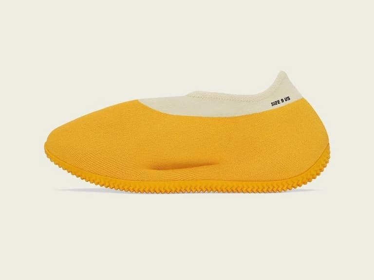 adidas 再推全新「Yeezy Knit Runner」，肯爺的靈感可能來自米奇腳上那雙球鞋？！
