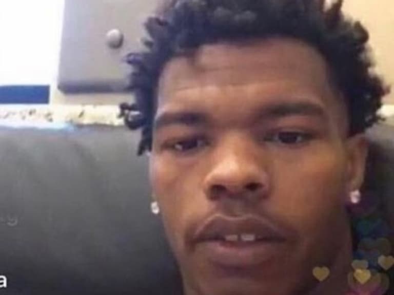 饒舌歌手 Lil Baby 抱怨「賣力演出歌迷只扔 2 胸罩」,網友要他:先照照鏡子吧!