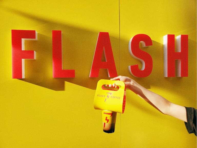台北信義區潮流咖啡店 Flash Coffee 閃電開幕！吸睛打卡牆 × 迷你甜點搶攻上班族的心！
