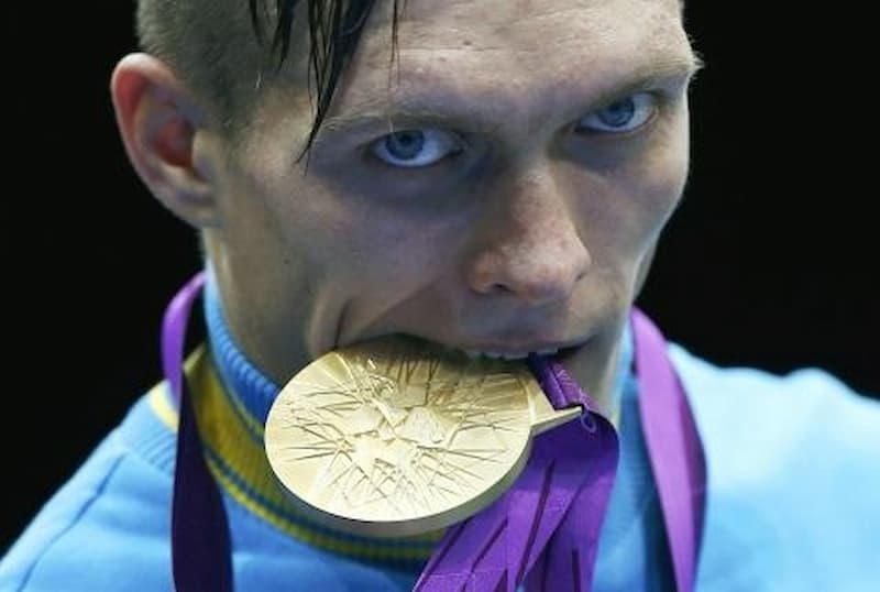 在 2012 年倫敦奧運，為烏克蘭拿到重量級金牌的 Usyk