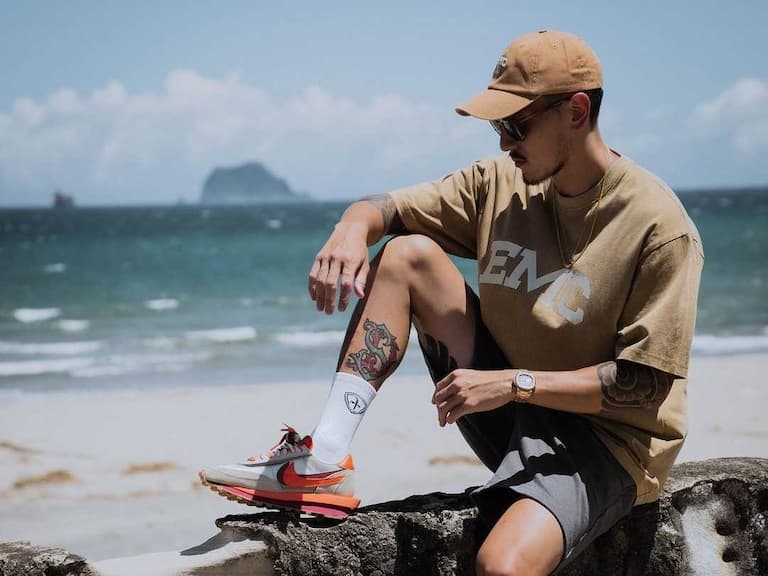 王陽明上腳 CLOT x Sacai、Yeezy 等 3 款爆款聯名潮鞋，果然是「人帥鞋帥」的鞋頭代表！