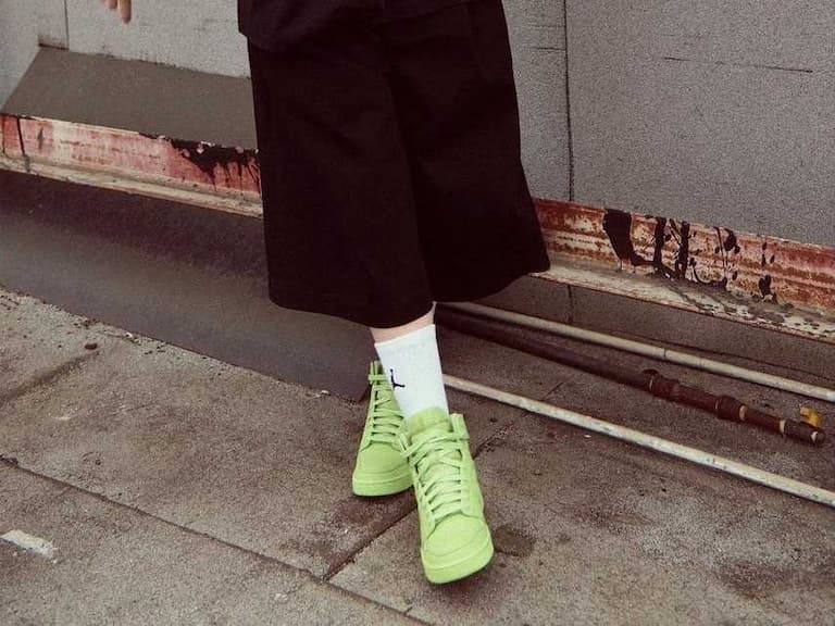 Billie Eilish、CLOT x Sacai 等 5 款 2021 必入手「騷底鞋」推薦,穿過之後就不想穿小白鞋!