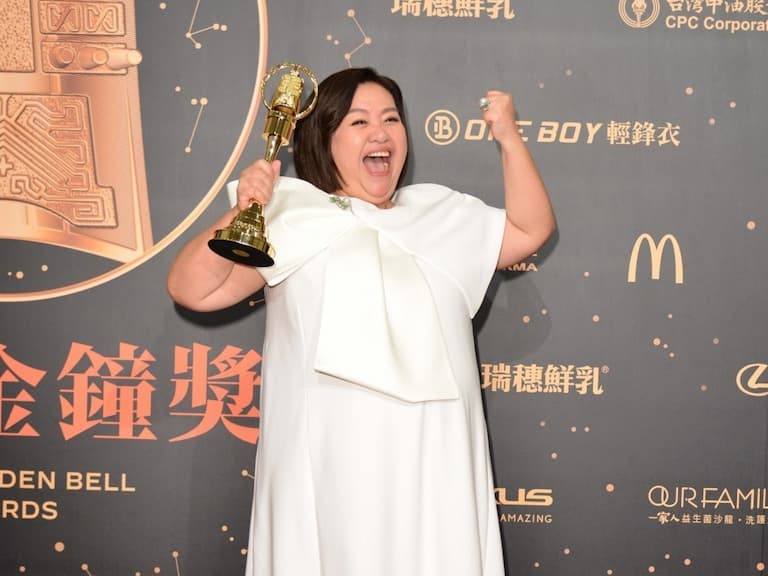 金鐘 56/鍾欣凌《婆婆》勇奪戲劇節目女主角:「謝謝所有愛看電視的人!」