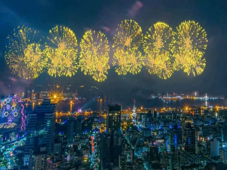 2021 最新 10 月全台煙火秀懶人包!高雄國慶煙火、淡水漁人碼頭煙火、大稻埕情人節煙火,施放時間地點一次看!