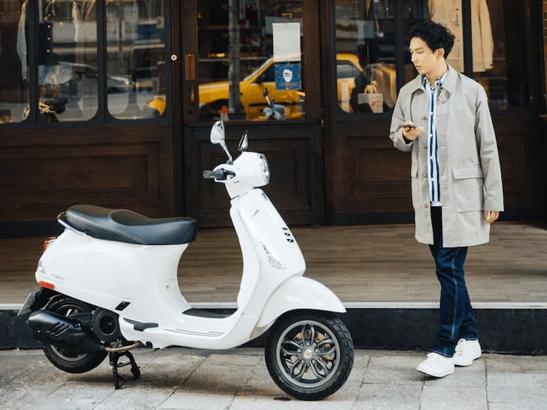 一機在手,Vespa 就有!經典再延續,Vespa 揪你與好友共享潮人生活!