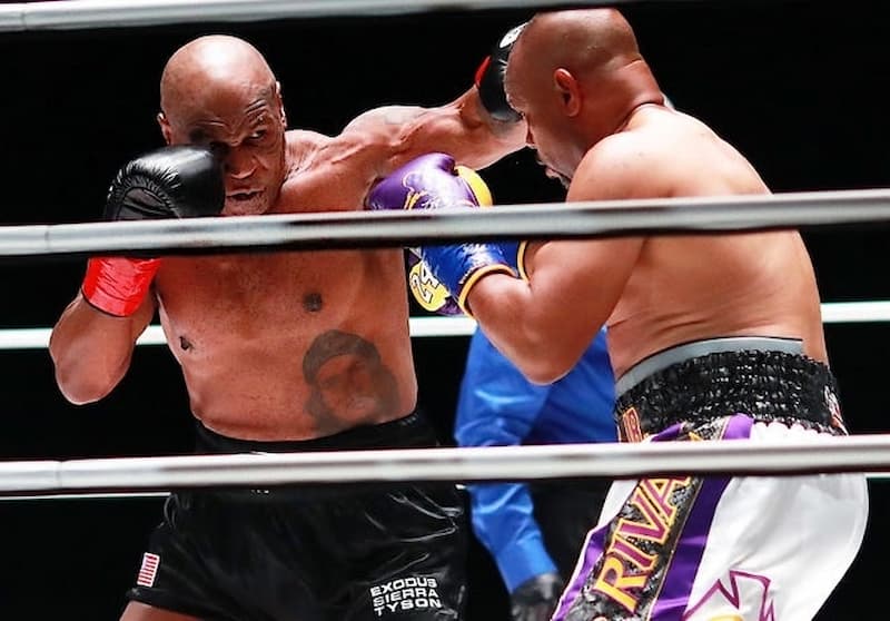 拳王泰森在去年和小羅伊瓊斯（Roy Jones Jr.）對戰