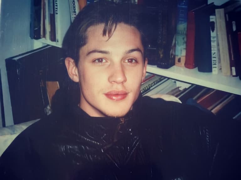 湯姆哈迪 Tom Hardy 年輕時真不是硬漢,俊俏帥臉根本花美男!加碼男生基礎保養技巧給你~