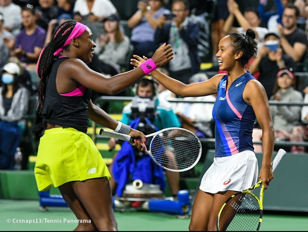 美網單打亞軍 Leylah Fernandez（右）與美網雙打亞軍 Coco Gauff（左）