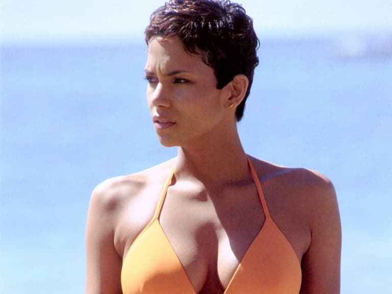 「龐德女郎」荷莉貝瑞 Halle Berry,55 歲身材比嫩妹還火辣:4 招凍齡保養曝光~