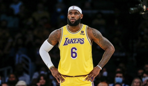 「詹皇」LeBron James 參與三場湖人季前賽皆落敗，季前賽湖人 6 連敗，特別找新秀 Austin Reaves 練三分