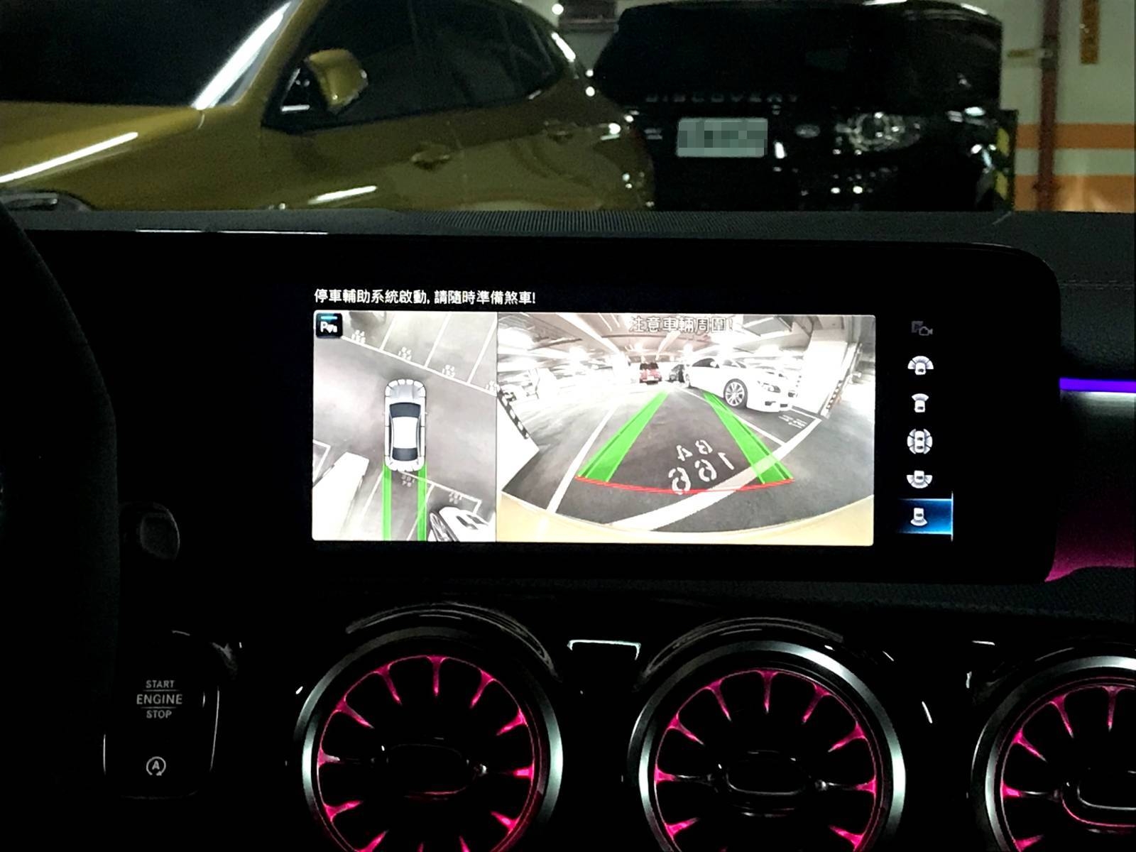智能停車輔助系統還含有 360 度環景攝影、倒車輔助攝影，不需動方向盤，就能輕鬆停好車，雖然整體自動操縱的聲音較大，卻也相當便利～