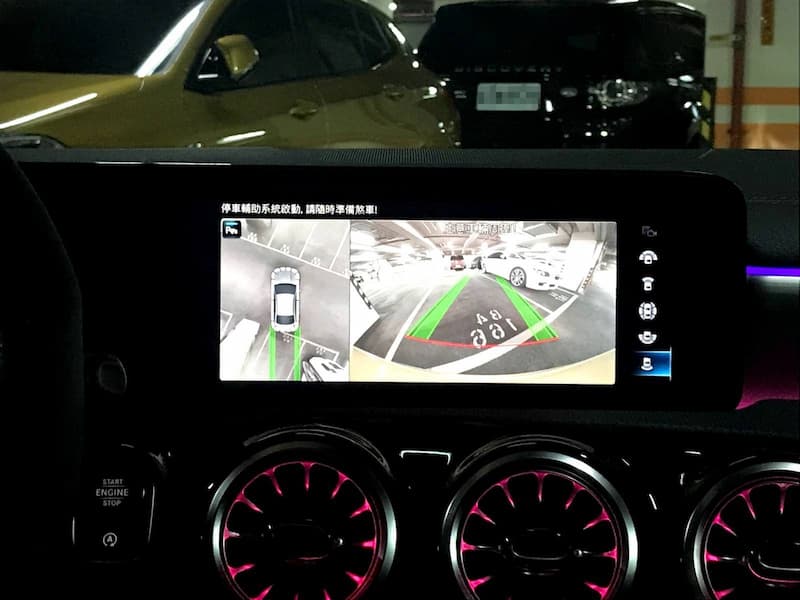 智能停車輔助系統還含有 360 度環景攝影、倒車輔助攝影，不需動方向盤，就能輕鬆停好車，雖然整體自動操縱的聲音較大，卻也相當便利～