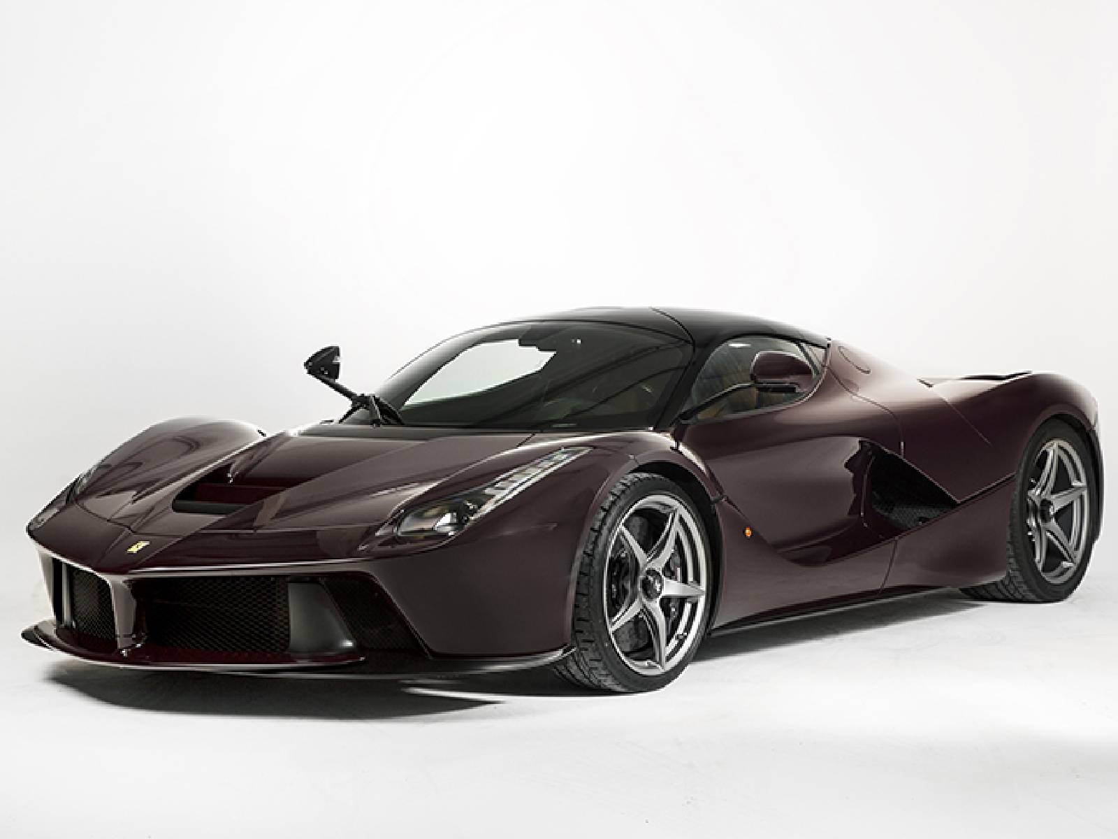 法拉利「馬王」LaFerrari 紫色訂製版最高速 350 公里，登蘇富比拍賣價有望近 1 億元！