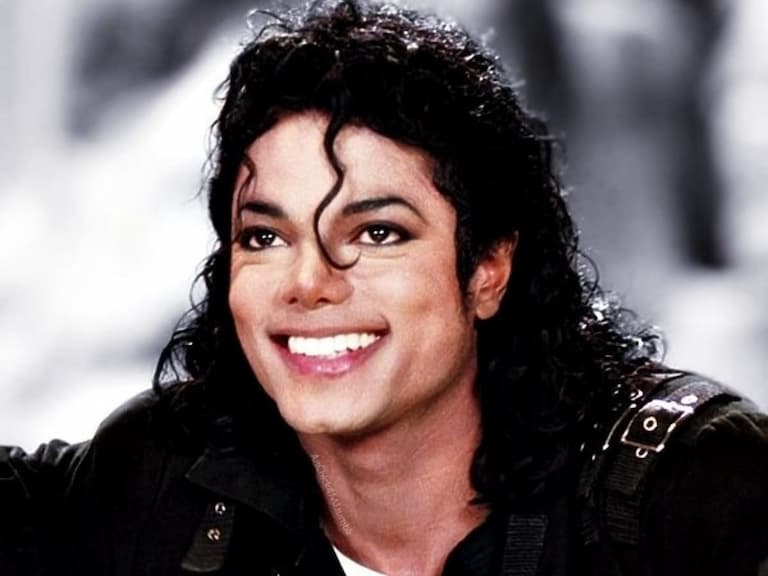 麥可傑克森 Michael Jackson 傳記電影上映！身高 175 公分、膚色變白、經典歌曲⋯回顧 MJ 10 件事！