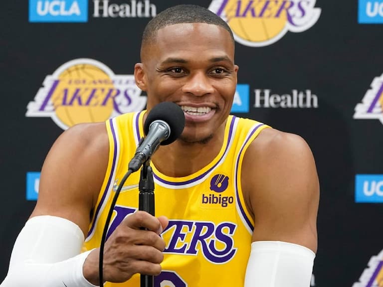 NBA/湖人險勝馬刺!忍者龜 Russell Westbrook 砍準大三元讓總教練、隊友大讚:我們每晚都需要他!