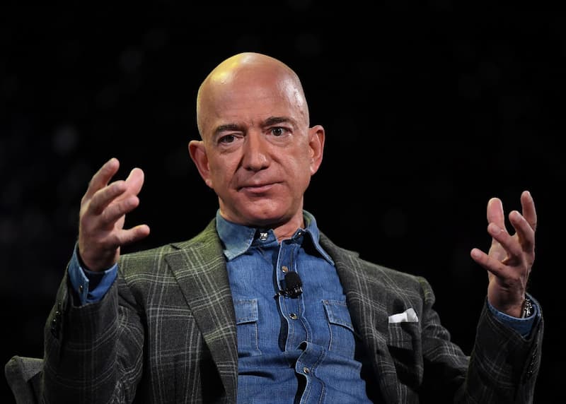 亞馬遜創辦人貝佐斯（Jeff Bezos）以 1950 億美元（ 5.4 兆台幣）位居全球第二，馬斯克目前財產已比貝佐斯高出 1000 億美元