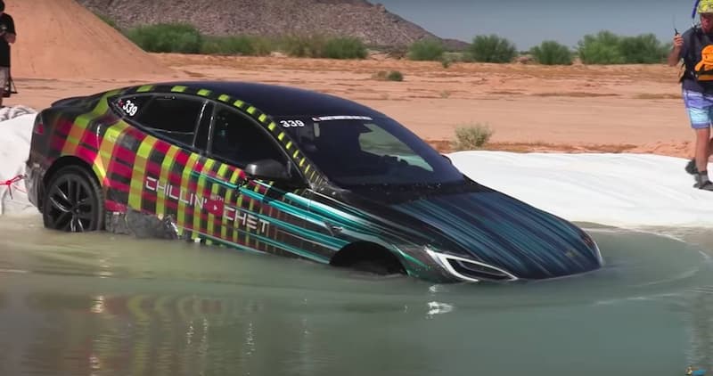 特斯拉（Tesla）所推出的 Model S Plaid 涉水後，還能開！