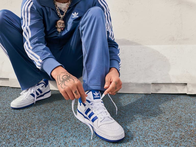adidas Originlas、Nike 等 3 款「小白鞋」推薦，帥到讓你患上「白鞋依戀症」！