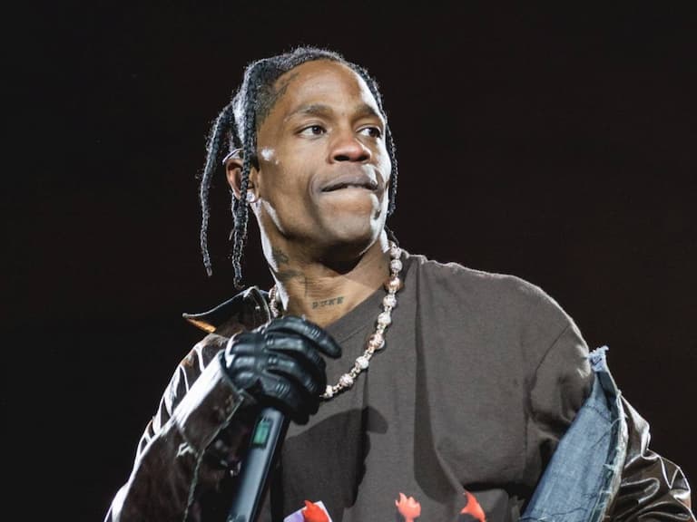 Travis Scott《Astroworld》演唱會驚傳 8 人身亡勒令停止,本人親發影片懊悔道歉
