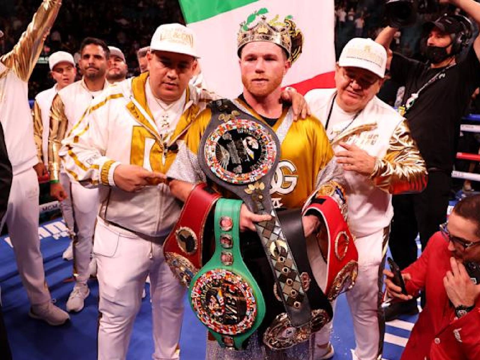 墨西哥拳王 Canelo Alvarez 成超中量級霸主，統一天下戰賺進「1.1 億」是對手 4 倍！
