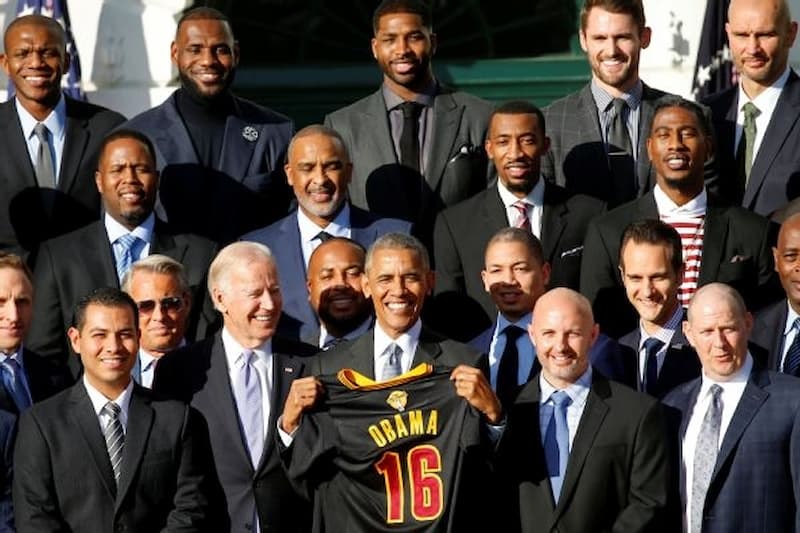 2016 年奪冠的騎士隊有前往白宮與時任美國總統的歐巴馬、副總統拜登見面並受表揚