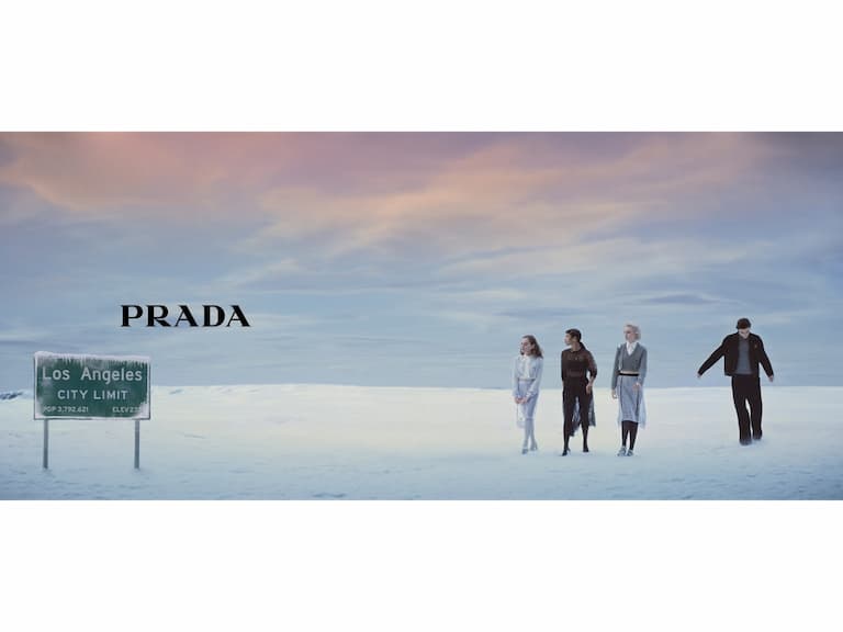 PRADA 2021節日形象廣告「A Midwinter’s Night Dream」,電影般的夢境帶你一同親歷其境
