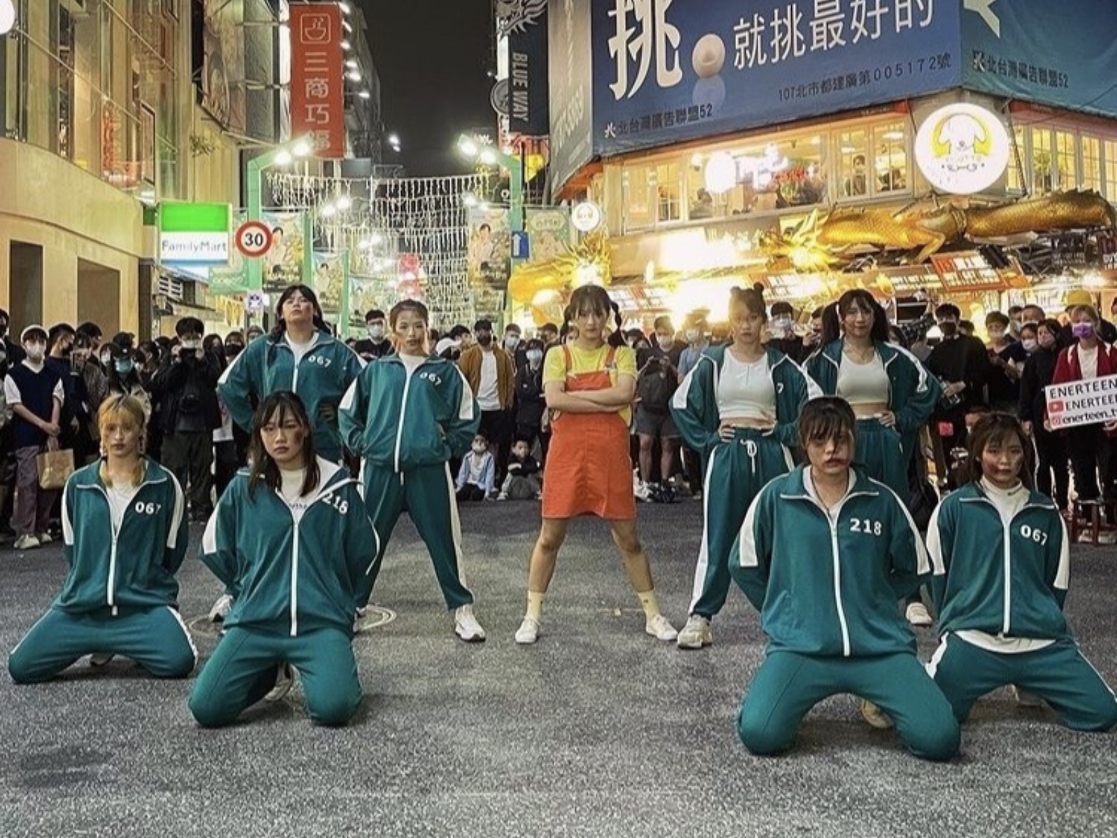 台灣舞團扮《魷魚遊戲》西門町熱跳〈LALISA〉！短短兩週破 600 萬點擊，外國粉絲都說讚！
