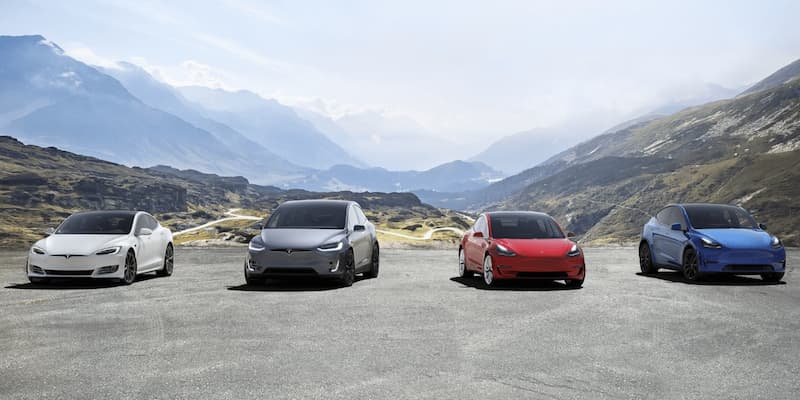 （由左至右）Model S、 Model 3、Model X、Model Y