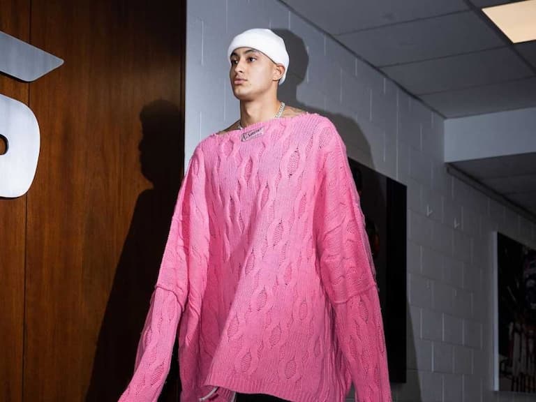 NBA 球星 Kyle Kuzma 最新穿搭引爆網友熱議，不少人直呼：「我不懂時尚！」