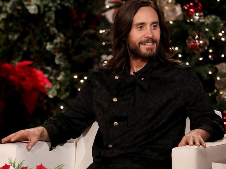 傑瑞德雷托 Jared Leto 上節目爆料私下愛裸體!年近 50 歲肌肉超大,全靠 3 招保養技巧~