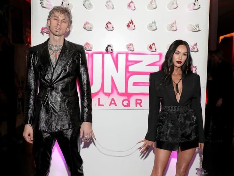 MGK 與女友梅根福克斯恩愛到「指甲也要連在一起」，網友吐槽：西洋版月老紅線？