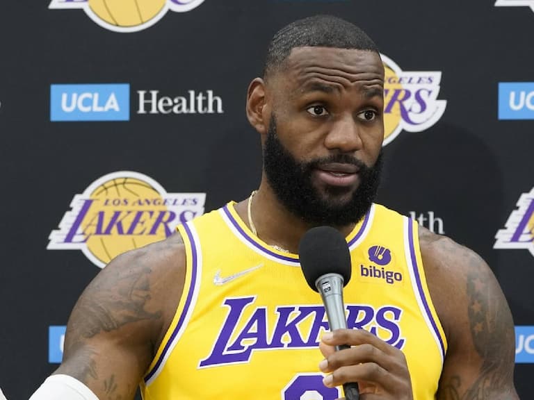 NBA／「詹皇」嘲諷美國少年殺人犯 Kyle Rittenhouse 被判無罪，少年回：「Fxxk you，我是湖人球迷」