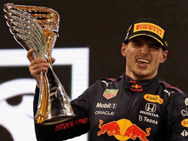 F1 紅牛車手 Max Verstappen 登基「新車王」,賓士車隊 2 度抗議被駁回要繼續告!