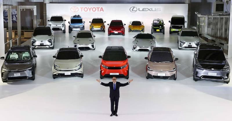 Toyota 社長豐田章男，與新發佈的 15 款電動車，其中 bZ4X 休旅車、 e-Palette 自動駕駛巴士已於先前展示過