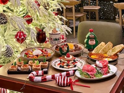 【街編店】2024 台北 10 間聖誕節餐廳推薦：Ochre Grill & Bar、巴賽麗廳 La Brasserie⋯帶妹子來這絕對穩！