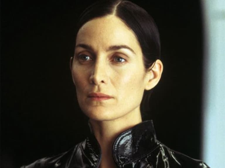 《駭客任務》凱莉安摩絲 Carrie Anne Moss 私下模樣大起底！54 歲凍齡秘密大公開！