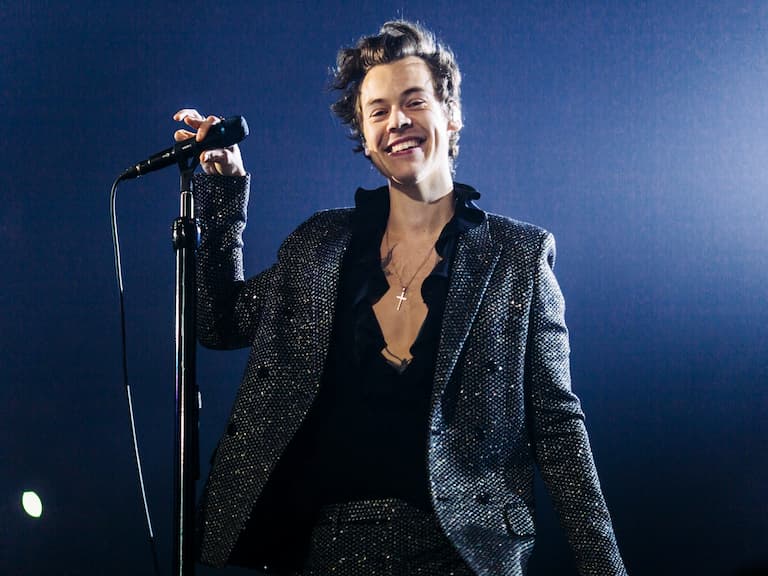 Harry Styles 準備好當爸?和 Olivia Wilde 差 10 歲姐弟戀超甜蜜,好友爆:他積極和女方小孩熟識!