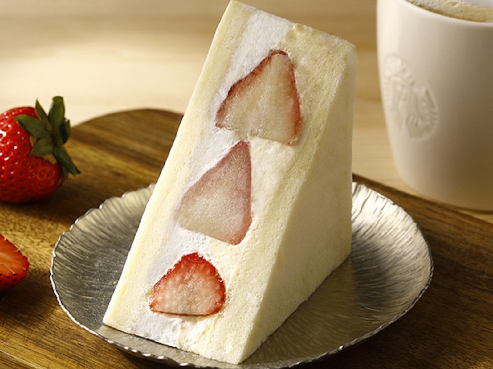 星巴克超推出超夢幻「草莓蛋糕三明治」，台灣限定「栗香蒙布朗那堤」同步回歸