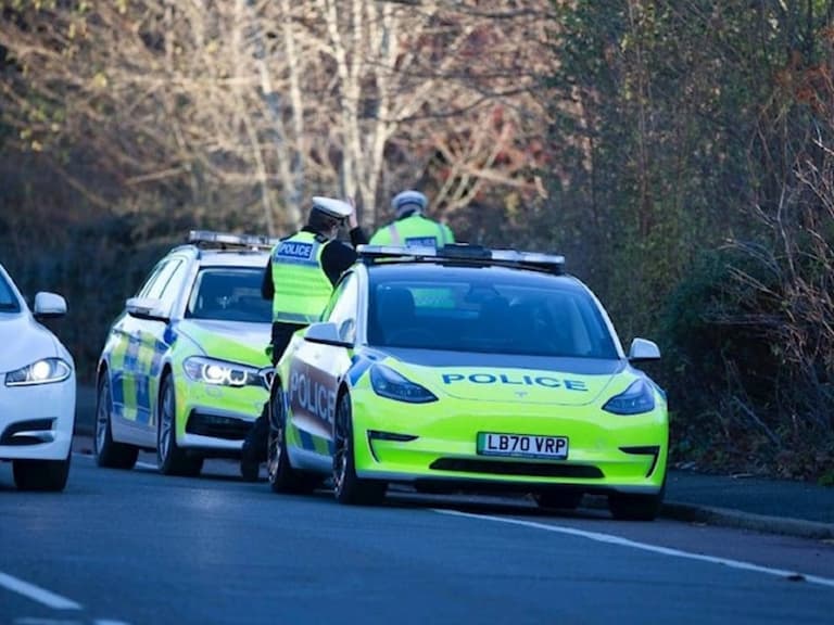特斯拉 Model 3 在英國當警車,Tesla 客戶經理認為能大幅降低成本:表現令人難以置信~