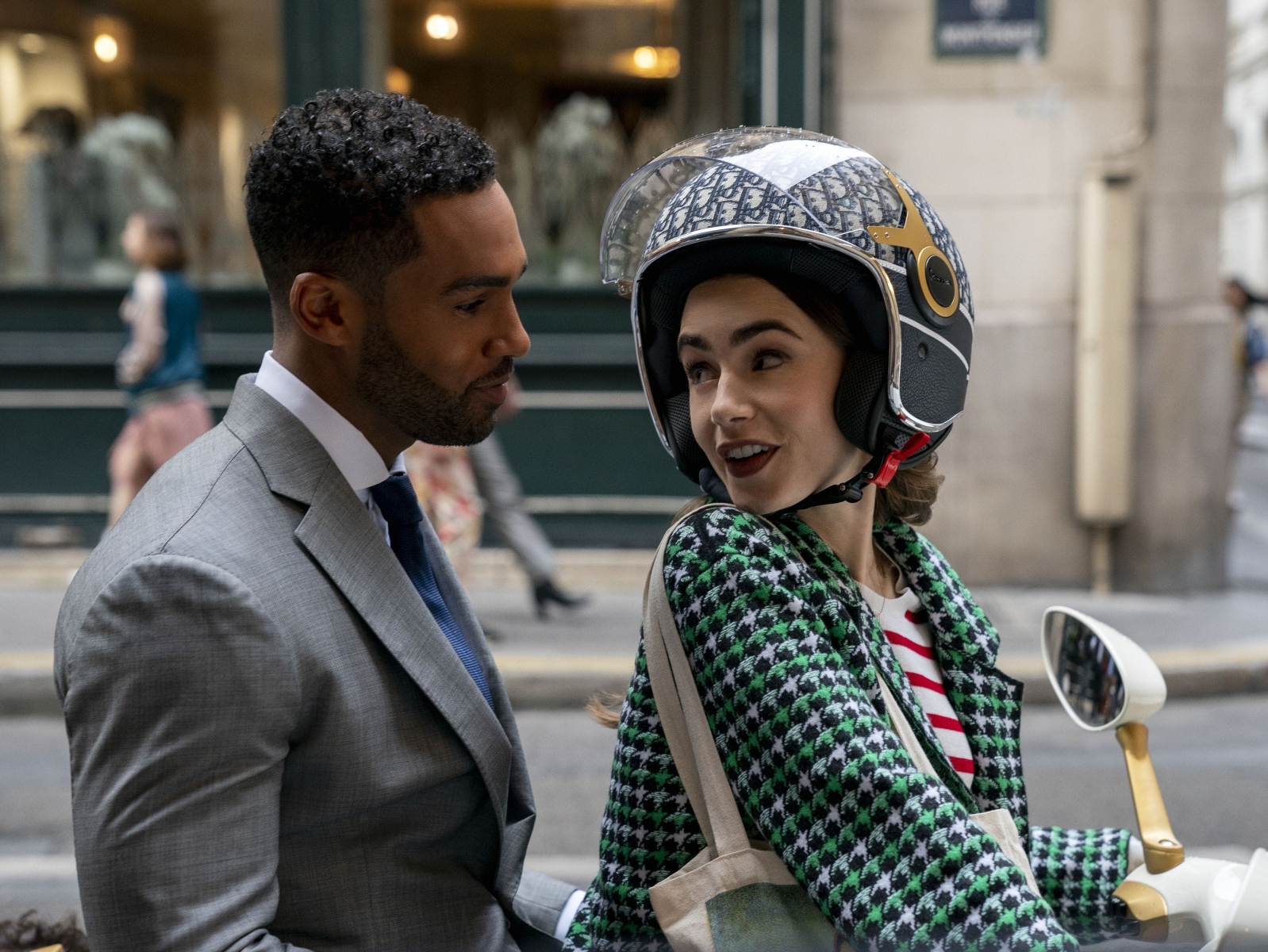 《艾蜜莉在巴黎》第二季 Netflix 開播，劇情卻讓網友大吐槽：「根本綠茶的行為！」