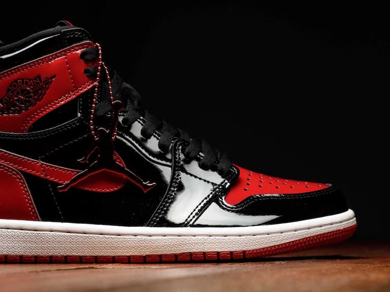 Air Jordan 1 "Patent Bred" 沒順利入手沒關係，這 3 雙「黑紅球鞋」替代方案也能滿足你！