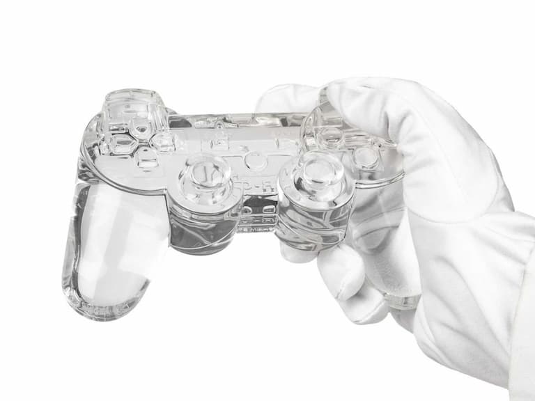 Daniel Arsham 發表「CRYSTAL RELIC 004」晶透 Playstation 遊戲手把，限量 500 款比 PS5 還難搶！
