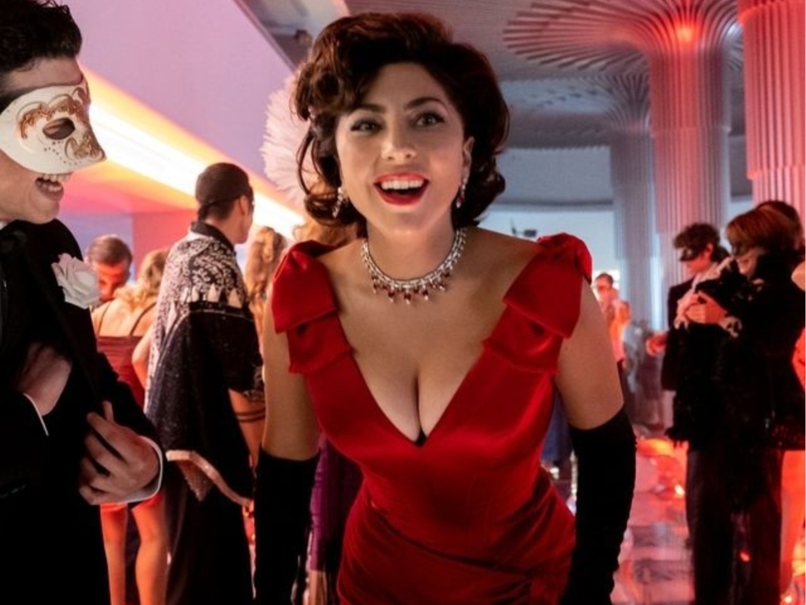盤點《Gucci：豪門謀殺案》女神卡卡 Lady Gaga 神還原「時尚黑寡婦」Patrizia Reggiani  的 4 套電影造型！