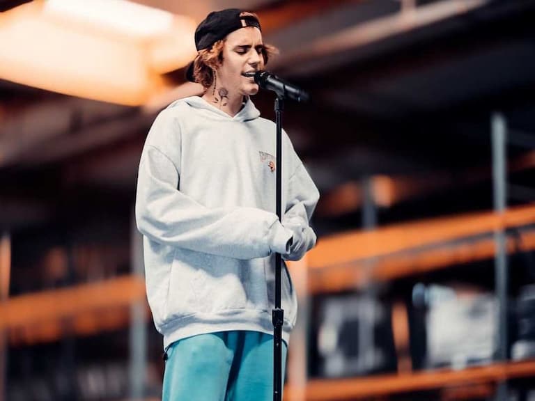Justin Bieber 愛的「棉褲」竟是網友熱議的「顯大鵰」造型！加碼推薦 3 款下身單品！
