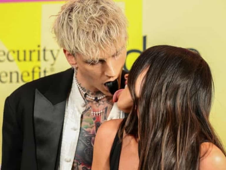 梅根福克斯、MGK 訂婚互飲鮮血成流行?專業醫師強烈反對:「喝人血可能導致心臟病!」
