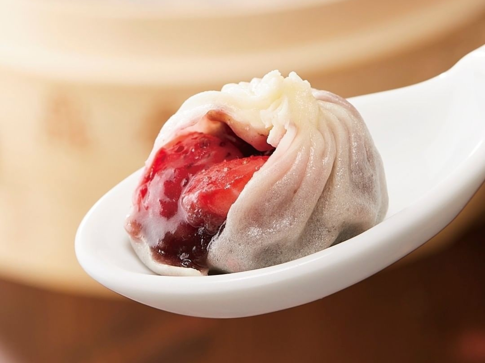 日本鼎泰豐推出「草莓、櫻桃」口味小籠包，超獵奇口感你敢嘗試嗎？