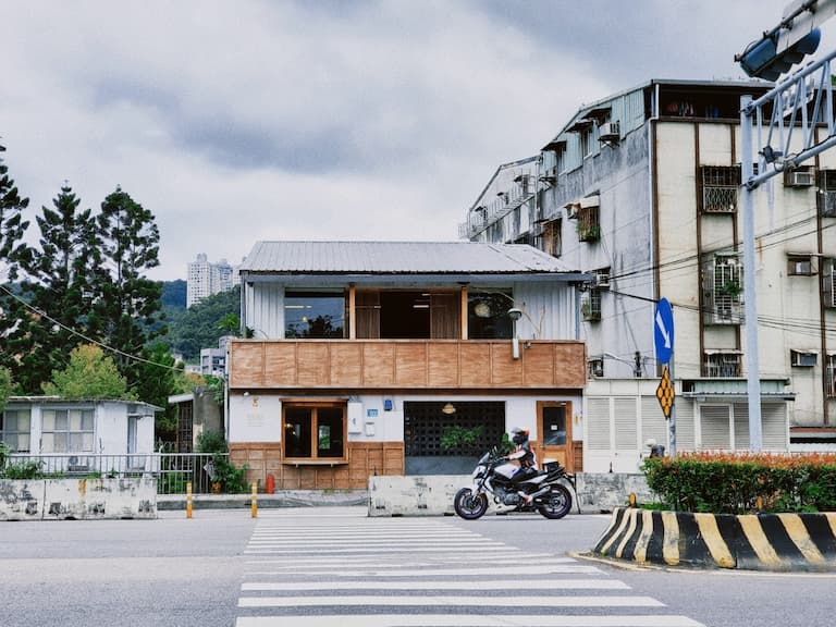 【街星探店】IG 爆紅咖啡廳「綠河 Green River Roastery」，在新店感受京都的日式情懷