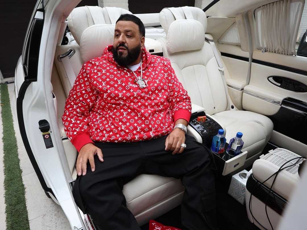 DJ Khaled 親著 LV x Nike Air Force 1 聯名爆款潮鞋，這身「土豪穿搭」你給過嗎？