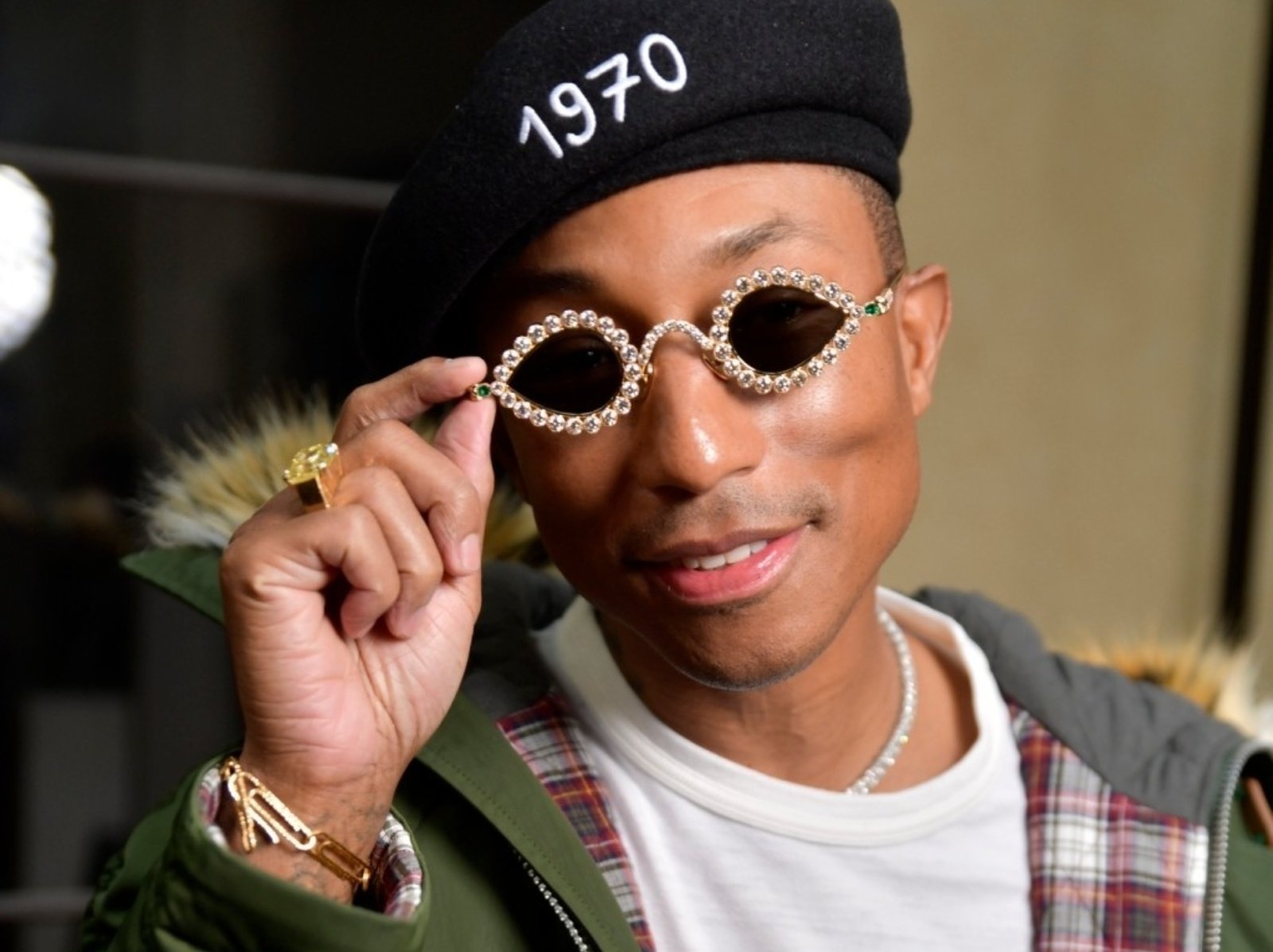 Pharrell Williams 攜手 Tiffany & Co. 打造最豪奢的聯乘系列，25 克拉「鑲鑽墨鏡」閃爆全場！